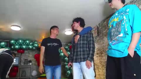 Snapshot of flyckers chatting on February 19, 2025, 7:05 pm flyckers online show from February 19, 2025, 7:05 pm