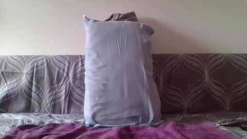 flylen online show from September 19, 2025, 9:22 am