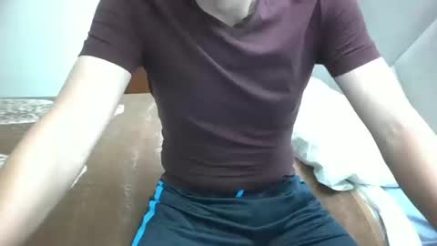 Snapshot of fonzi_flores chatting on October 14, 2025, 9:10 am fonzi_flores online show from October 14, 2025, 9:10 am