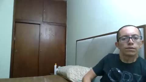 Snapshot of fonzi_flores chatting on November 22, 2025, 12:26 pm fonzi_flores online show from November 22, 2025, 12:26 pm