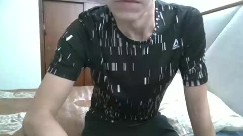 Snapshot of fonzi_flores chatting on December 14, 2025, 1:33 am fonzi_flores online show from December 14, 2025, 1:33 am