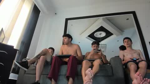 foot_master777 online show from September 28, 2025, 7:52 pm