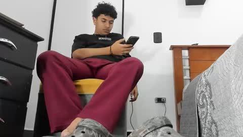foot_master777 online show from September 30, 2025, 7:24 am