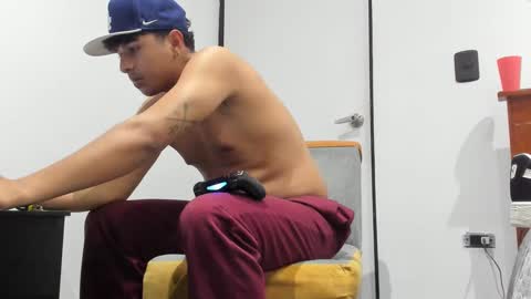 foot_master777 online show from September 30, 2025, 11:54 pm