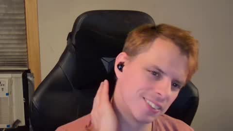 Snapshot of forever_broken chatting on December 11, 2024, 5:10 am forever_broken online show from December 11, 2024, 5:10 am