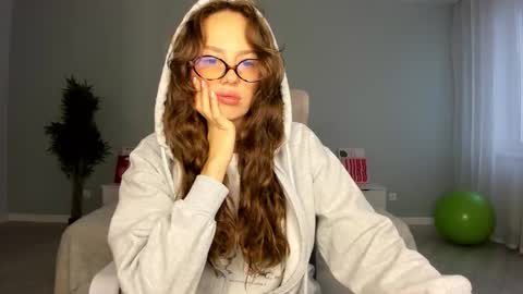 Kira online show from September 15, 2025, 12:32 am