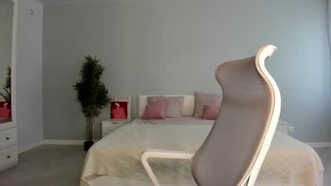 Kira online show from September 24, 2025, 1:53 am