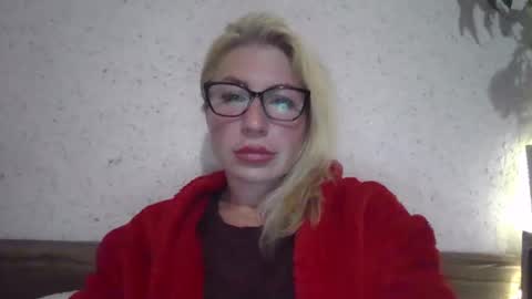 fox_red_lady7 online show from October 5, 2025, 7:01 pm