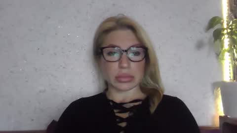 fox_red_lady7 online show from November 6, 2025, 9:10 am