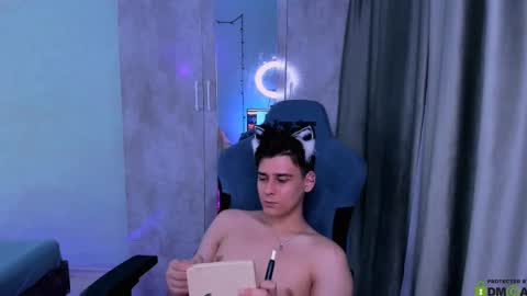 Snapshot of foxicfu chatting on March 7, 2025, 3:39 pm Foxicfu online show from March 7, 2025, 3:39 pm
