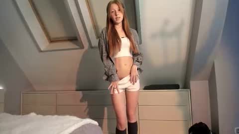 Snapshot of foxie_kiss chatting on October 5, 2025, 3:21 pm Hello world Feel free to follow online show from October 5, 2025, 3:21 pm