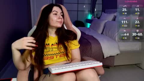 Snapshot of foxohlove chatting on February 14, 2025, 5:19 am Foxy online show from February 14, 2025, 5:19 am