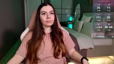 Snapshot of foxohlove chatting on February 18, 2025, 3:21 pm Foxy online show from February 18, 2025, 3:21 pm