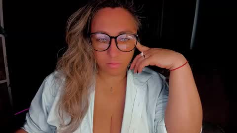 Snapshot of foxxxy__lady chatting on September 29, 2025, 2:27 am Kris online show from September 29, 2025, 2:27 am