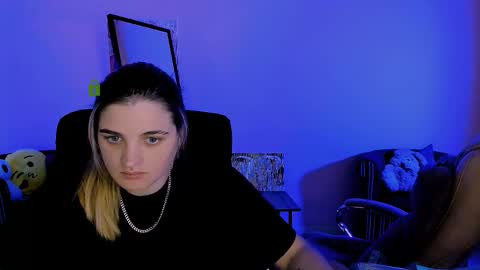 Snapshot of foxy_tease_ chatting on October 19, 2025, 7:03 pm foxy_tease_ online show from October 19, 2025, 7:03 pm