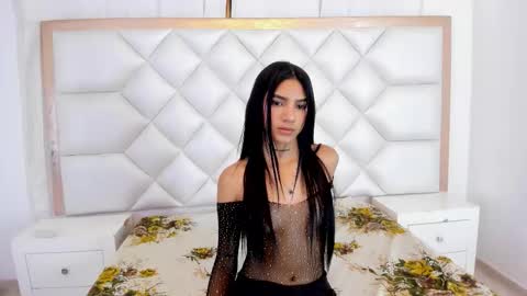 Snapshot of foxyhillx chatting on November 5, 2025, 8:53 pm foxyhillx online show from November 5, 2025, 8:53 pm