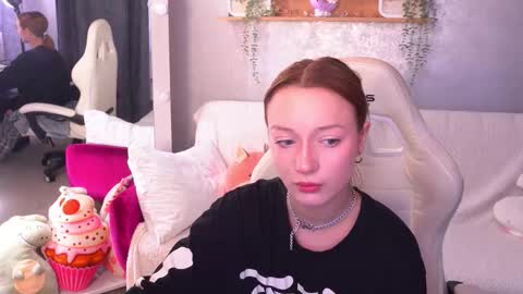 Snapshot of foxymayy chatting on October 10, 2025, 7:18 am Maya online show from October 10, 2025, 7:18 am