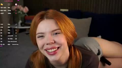 Snapshot of foxyrise chatting on December 5, 2025, 6:33 am Jane Foxy online show from December 5, 2025, 6:33 am