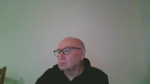 Snapshot of fra94 chatting on December 15, 2024, 12:29 am fra94 online show from December 15, 2024, 12:29 am