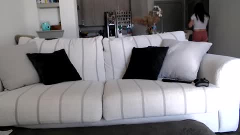 Angel online show from January 4, 2025, 4:43 pm