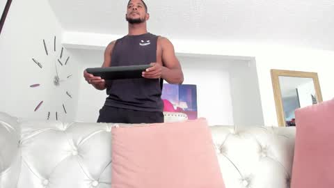 Snapshot of fraiderbrown chatting on February 14, 2025, 5:36 pm IM FRAIDER online show from February 14, 2025, 5:36 pm