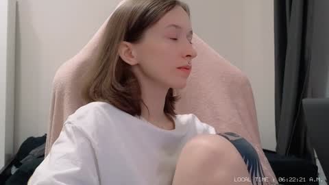 fran_bow online show from January 5, 2025, 3:22 am