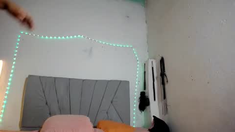 francihot4 online show from November 9, 2025, 1:59 am