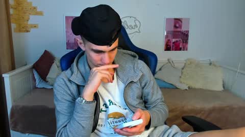 Snapshot of frank_mooree chatting on February 7, 2025, 9:37 am Frank online show from February 7, 2025, 9:37 am