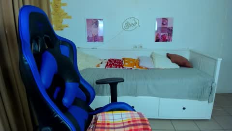 Snapshot of frank_mooree chatting on October 16, 2025, 4:46 am Frank online show from October 16, 2025, 4:46 am