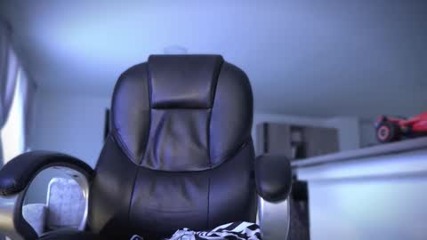 Frank Farrell. Hey remember to give me a thumbs up Ty online show from October 12, 2025, 6:51 pm