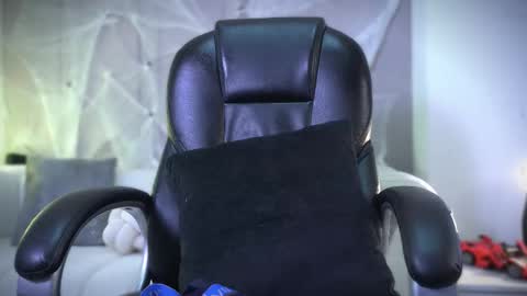 Frank Farrell. Hey remember to give me a thumbs up Ty online show from November 3, 2025, 9:27 pm