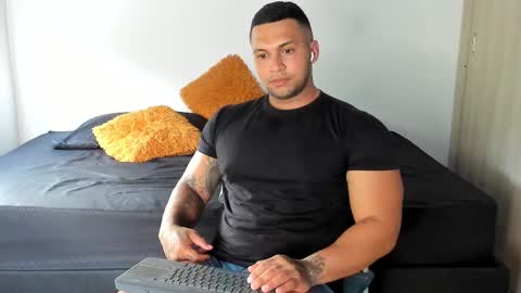 Snapshot of frankmyles01 chatting on February 13, 2025, 8:55 pm frank online show from February 13, 2025, 8:55 pm