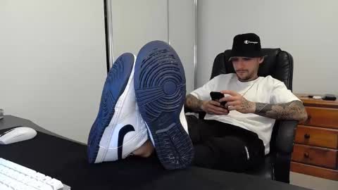 Snapshot of fraser_guilen chatting on February 24, 2025, 12:59 pm Fraser online show from February 24, 2025, 12:59 pm