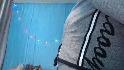 frau_becky online show from December 18, 2024, 2:17 pm