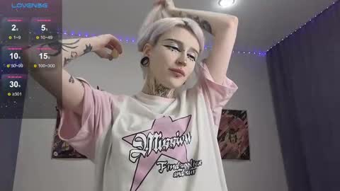 Snapshot of fraulein_mooon chatting on December 7, 2024, 8:22 am Asya UwU online show from December 7, 2024, 8:22 am