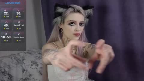 Snapshot of fraulein_mooon chatting on December 15, 2024, 2:52 am Asya UwU online show from December 15, 2024, 2:52 am