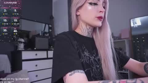 Snapshot of fraulein_mooon chatting on September 18, 2025, 7:38 pm Asya UwU online show from September 18, 2025, 7:38 pm