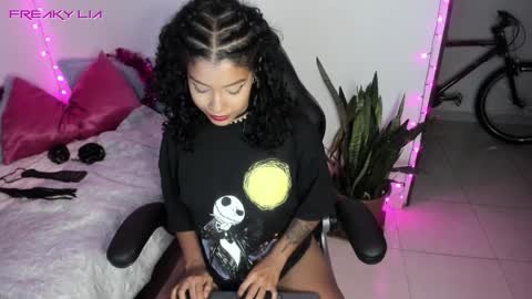 Snapshot of freaky_lia chatting on December 5, 2024, 11:29 pm Lia Gomez online show from December 5, 2024, 11:29 pm