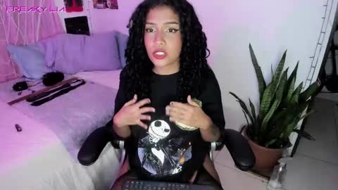 Snapshot of freaky_lia chatting on February 9, 2025, 11:04 pm Lia Gomez online show from February 9, 2025, 11:04 pm