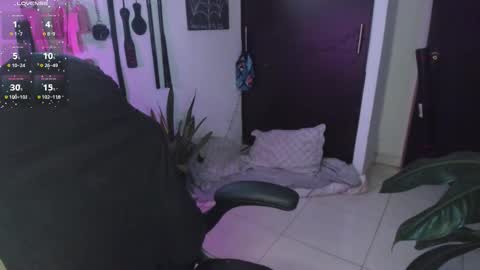 Snapshot of freaky_lia chatting on October 30, 2025, 10:32 pm Lia Gomez online show from October 30, 2025, 10:32 pm