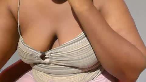 Snapshot of freaky_slut5 chatting on November 14, 2025, 4:22 am freaky slut5 online show from November 14, 2025, 4:22 am