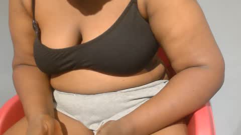 Snapshot of freaky_slut5 chatting on November 18, 2025, 3:56 am freaky slut5 online show from November 18, 2025, 3:56 am