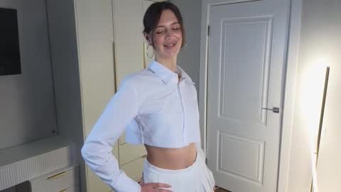 Jennifer online show from December 18, 2025, 11:27 am