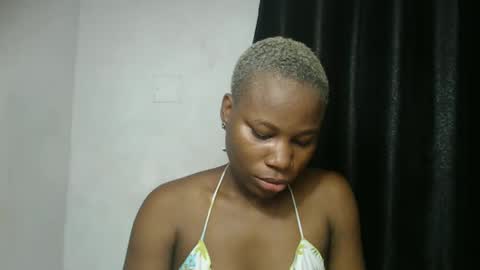 frekkymorelle online show from March 12, 2025, 5:02 am