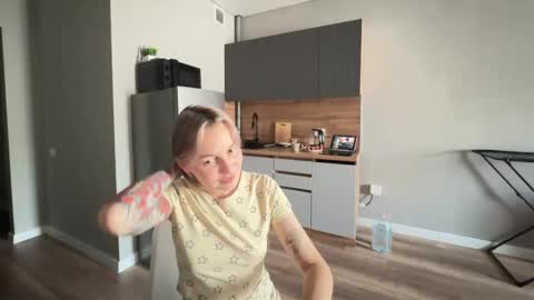 Snapshot of fremine_ chatting on November 17, 2025, 3:12 am Fremine online show from November 17, 2025, 3:12 am