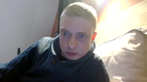 Snapshot of french59121 chatting on December 17, 2024, 7:48 pm Antoine online show from December 17, 2024, 7:48 pm