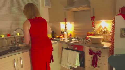 Louise or Lou 3 online show from December 23, 2024, 7:41 pm