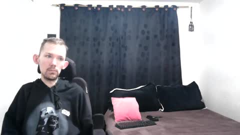 Snapshot of frenchroulette chatting on December 13, 2024, 10:08 am Thomas y Sophia online show from December 13, 2024, 10:08 am