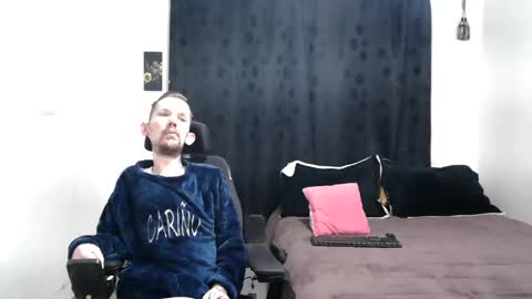 Snapshot of frenchroulette chatting on December 21, 2024, 11:11 am Thomas y Sophia online show from December 21, 2024, 11:11 am