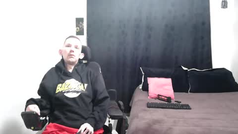 Snapshot of frenchroulette chatting on January 1, 2025, 12:33 pm Thomas y Sophia online show from January 1, 2025, 12:33 pm